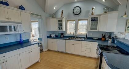 A Wrighteous Time | 1639 ft from the beach | Private Pool, Hot Tub | Kill Devil Hills