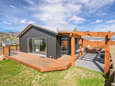 Pisa View Paradise - Cromwell Holiday Home