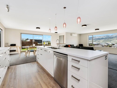 Pisa View Paradise - Cromwell Holiday Home