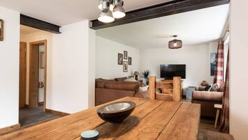 Smart-tv, boeken en een stereo