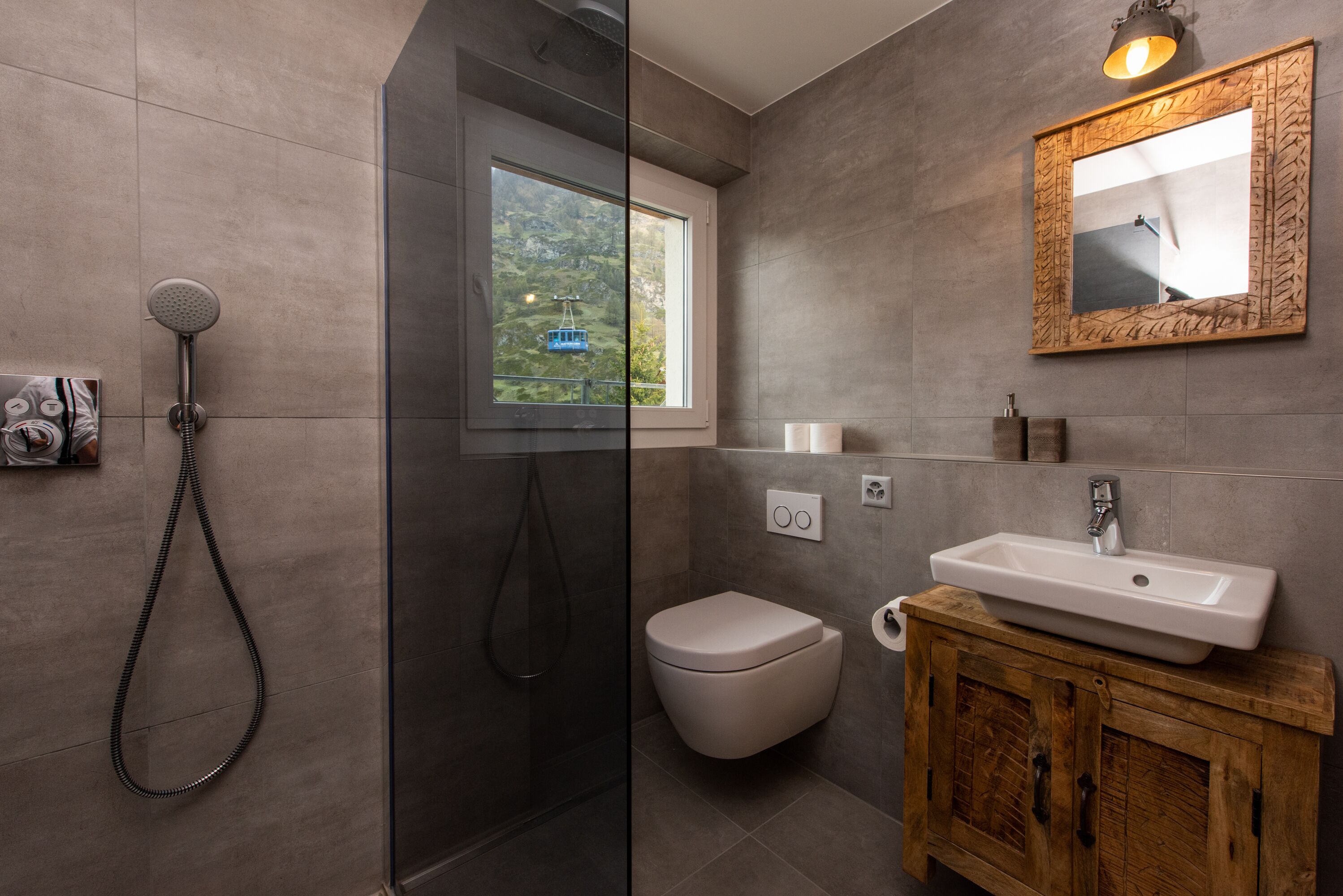 Combined shower/bathtub, hair dryer, towels, soap