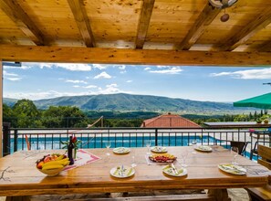 Outdoor dining - Villa Falcon Rook - Four-Bedroom Villa with Terrace and Swimming Pool (Dubravka)