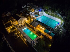 Exterior - Villa Falcon Rook - Four-Bedroom Villa with Terrace and Swimming Pool (Dubravka)