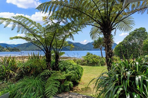 Luxury Waterfront Retreat at Mahau Sound