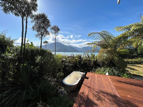 Luxury Waterfront Retreat at Mahau Sound