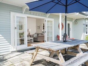 Outdoor dining - Blue Peter - Opua Holiday Home (Opua)