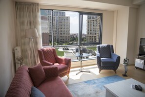 컴포트 아파트, 정원 전망 | 거실 | 프리미엄 채널 시청이 가능한 42인치 LED TV, TV