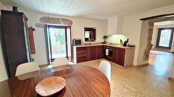 Villa (Alecrim) | Private kitchen | Fridge, microwave, stovetop, espresso maker