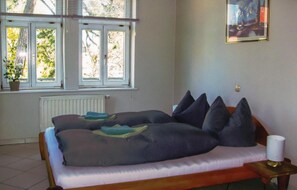 2 Schlafzimmer, Reisekinderbett, kostenloses WLAN, Bettwäsche