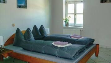 2 Schlafzimmer, Reisekinderbett, kostenloses WLAN, Bettwäsche