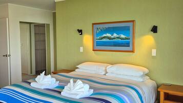 3 bedrooms, desk, iron/ironing board, WiFi