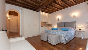 Apartment | 1 bedroom, soundproofing, iron/ironing board, free WiFi