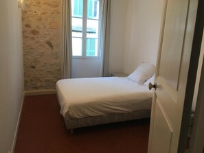 4 Schlafzimmer, Schreibtisch, Bügeleisen/Bügelbrett, WLAN