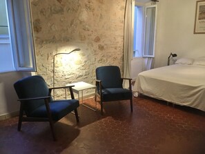 4 soverom, skrivebord, strykejern/-brett og wi-fi