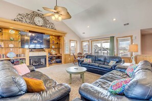 TV, lettore DVD, impianto stereo