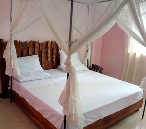 1 bedroom, desk, rollaway beds, free WiFi