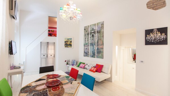 Apartment | Wohnbereich | 24-cm-Fernseher mit Digitalempfang