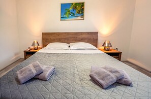 3 bedrooms, iron/ironing board, Internet, bed sheets