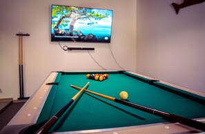 Games room - Apartment with private pool, little paradise (Juršići)