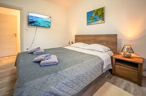 3 soverom, strykejern/-brett, internettilgang og sengetøy