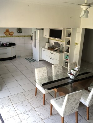 Dining - Great beach house with pool and barbecue - 50 mts from the beach (Estância Bal Maria H Novaes)
