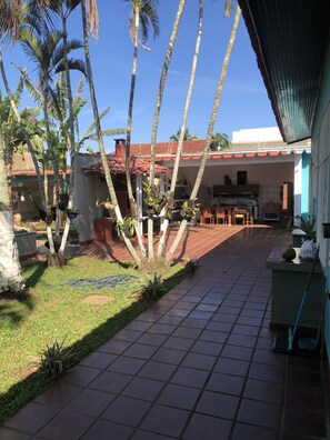 Terrace/patio - Great beach house with pool and barbecue - 50 mts from the beach (Estância Bal Maria H Novaes)