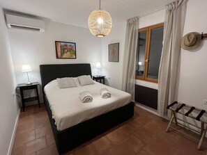 3 bedrooms, desk, iron/ironing board, travel crib - Salernes - Villa with heated pool (saltwater) (Salernes)