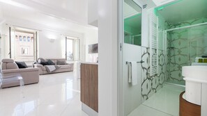 Piazza Venezia View Luxury Apartment A | 거실 공간 | 디지털 채널 시청이 가능한 24cm LCD TV, TV