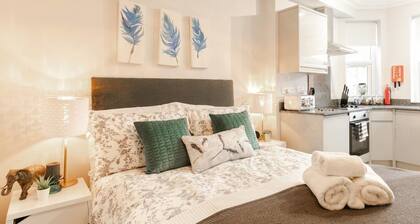 12 Helena House Studio