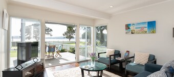 Wairangi Beach Cottage - Paihia Beach House