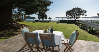 Wairangi Beach Cottage - Paihia Beach House