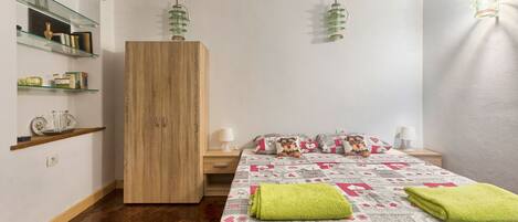 1 camera, ferro/asse da stiro, accesso a Internet, lenzuola