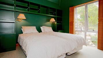 4 bedrooms, iron/ironing board, WiFi
