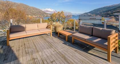Lake Views on Yewlett - Queenstown Holiday Home