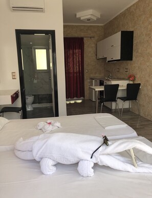 Apartment (Studio) | Private kitchenette - Bay View Apartments (Platanias)