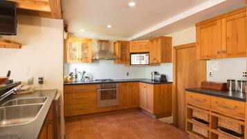 Réfrigérateur, micro-ondes, four, lave-vaisselle