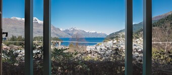McAlister House - Queenstown Holiday Home