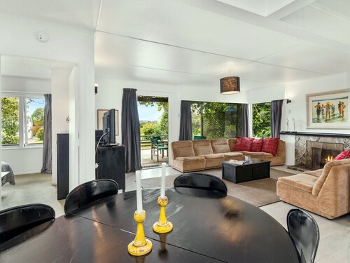 Wharewaka Bach - Lake Taupo Holiday Home