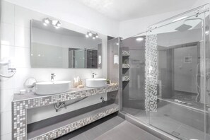 Combined shower/tub