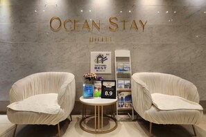 Lobby sitting area - Oceanstay Hotel (Busan)
