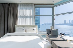 ห้องดีลักซ์, วิวทะเล (Suite) | ผ้านวมขนเป็ด, ห้องพักตกแต่งอย่างมีเอกลักษณ์, ตกแต่งพิเศษโดยเฉพา  ะ