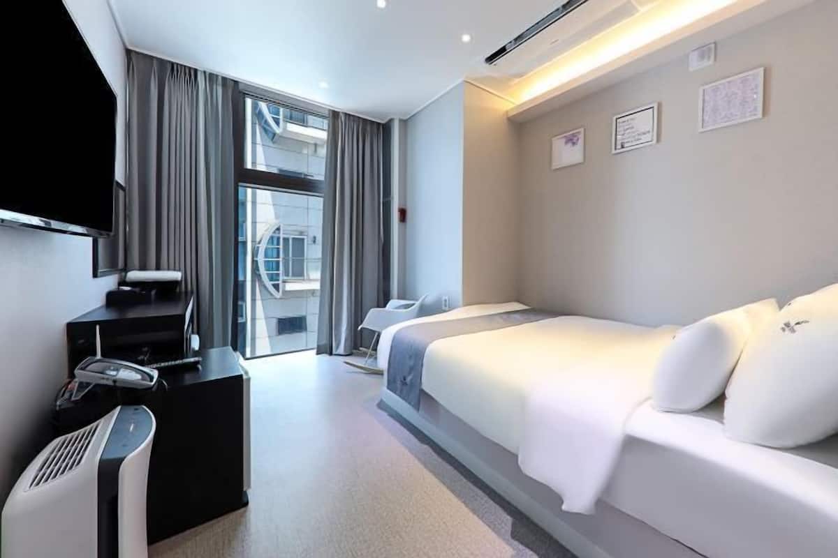 1 bedroom, down comforters, individually decorated