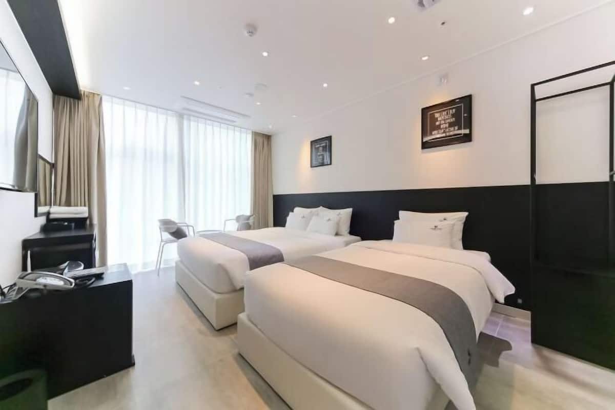 1 bedroom, down duvets, individually decorated, individually furnished