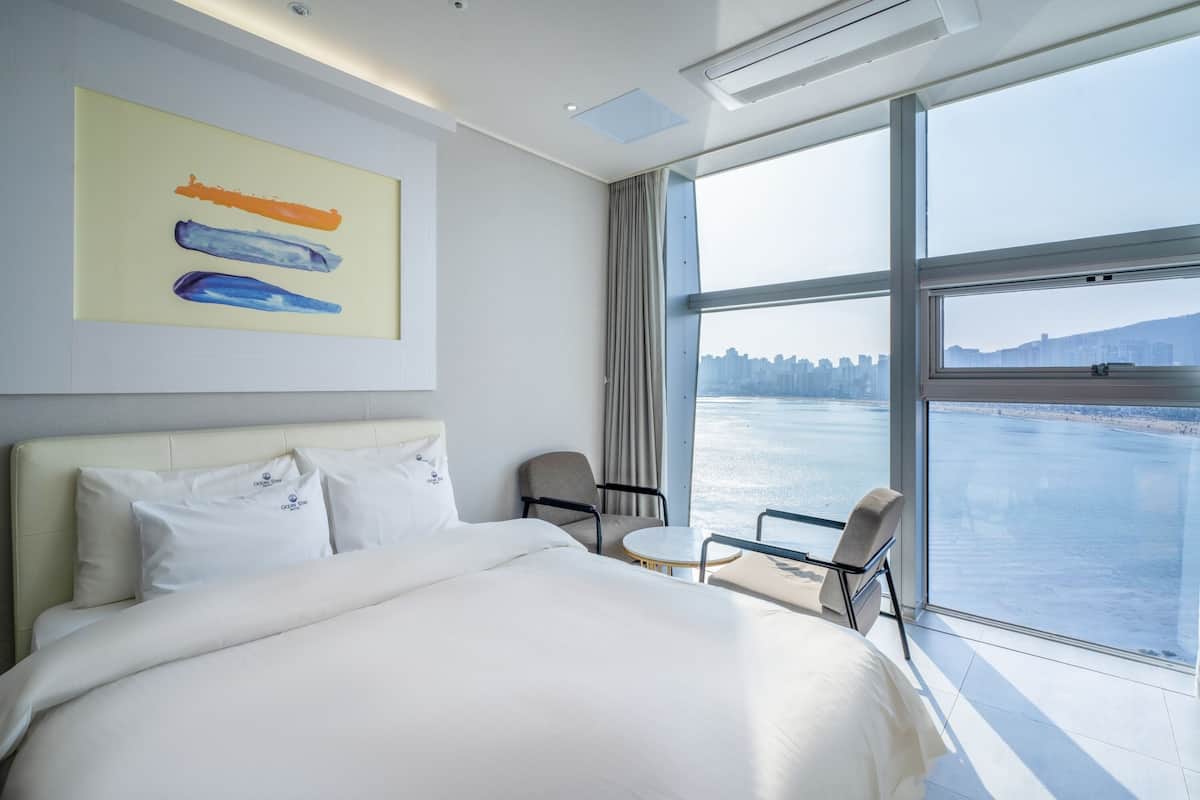Deluxe Room, Sea View | 1 bedroom, down comforters, individually decorated