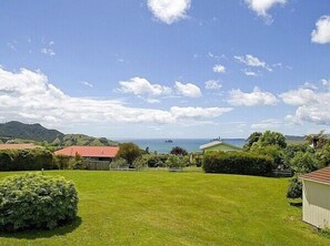 Property grounds - Views on Rimu - Whitianga Holiday Home (Whitianga)