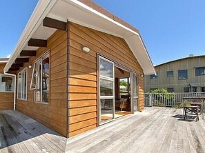 Exterior - Views on Rimu - Whitianga Holiday Home (Whitianga)