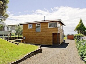 Exterior - Views on Rimu - Whitianga Holiday Home (Whitianga)