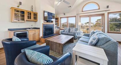 Good Day Sunshine | 1589 ft from the beach | Private Pool, Hot Tub | Duck