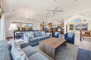 Televisión, reproductor de DVD y estéreo 