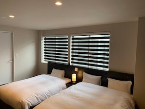 Roupas de cama premium, edredons de pluma, cofres nos quartos